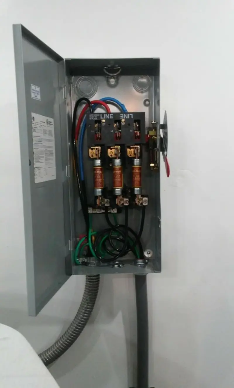 Three-phase disconnect switch installed for Smoke Detector Installation in Nelson